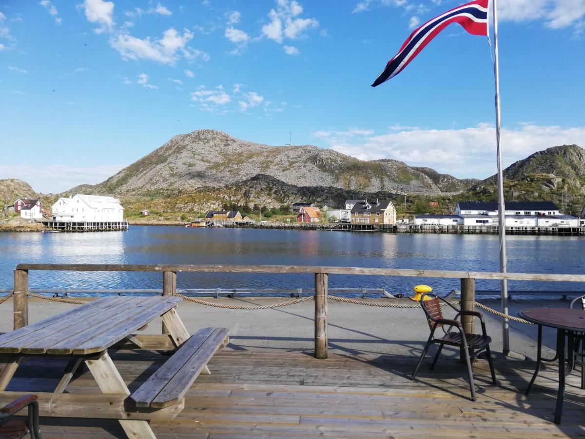 Heimbrygga Restaurant & Accommodation Skrova Exterior foto