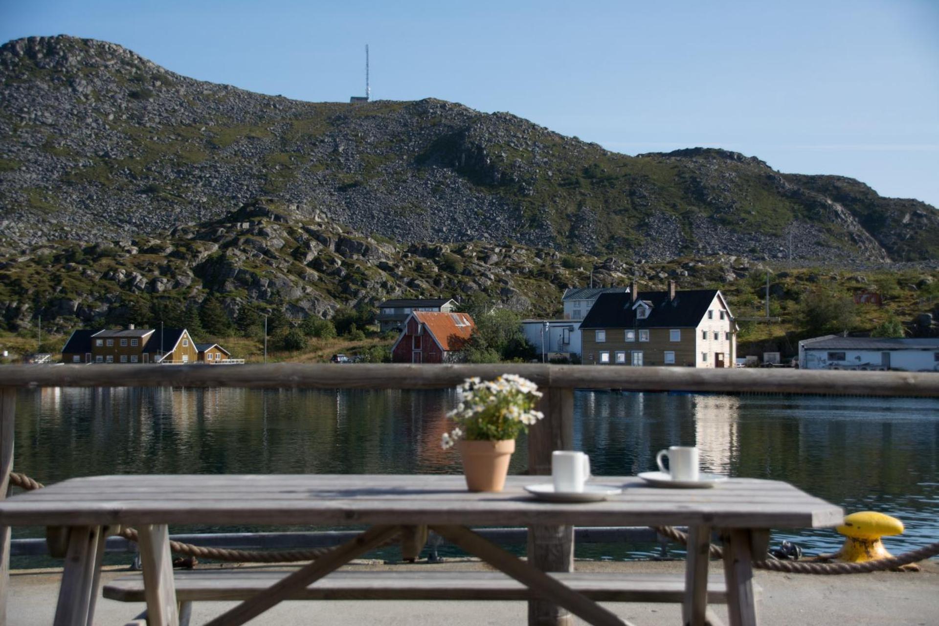 Heimbrygga Restaurant & Accommodation Skrova Exterior foto